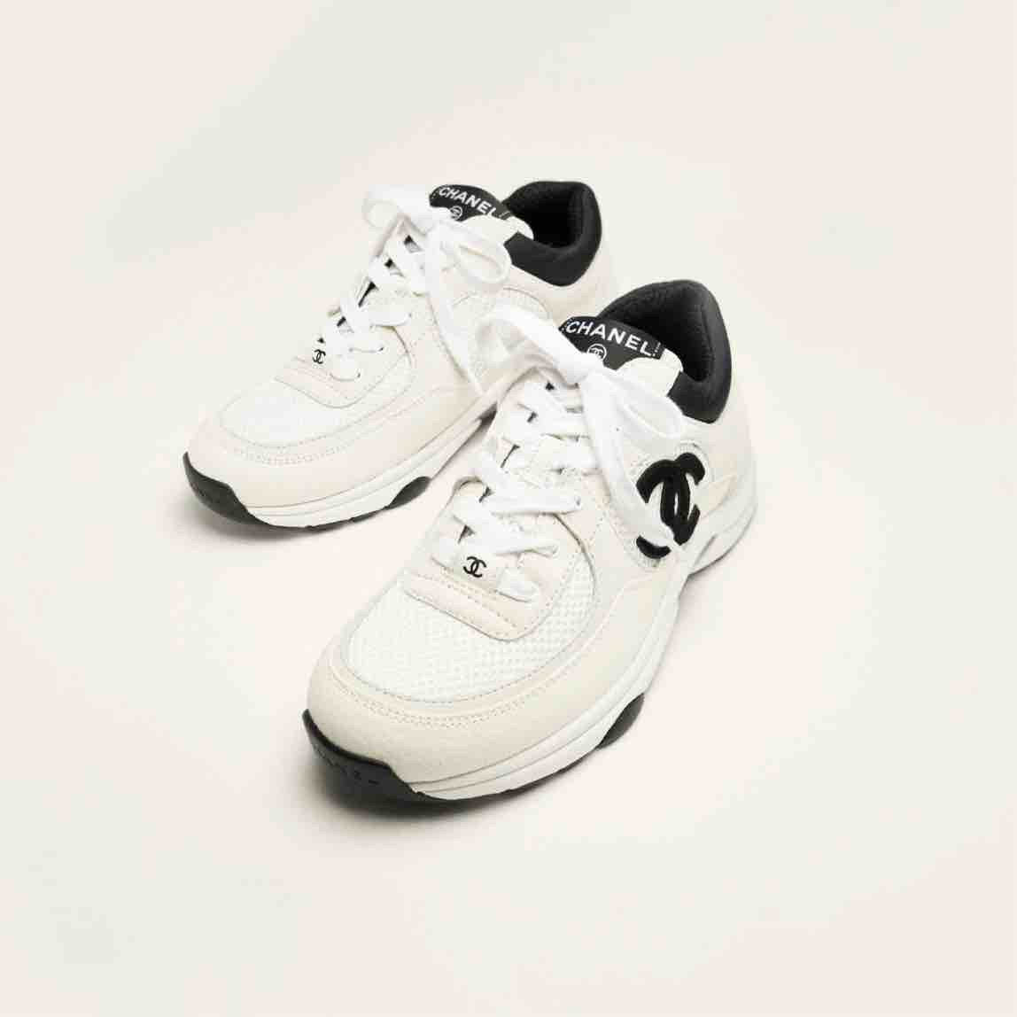 Chanel Mesh, Suede Calfskin & Grained Calfskin 
White & Black